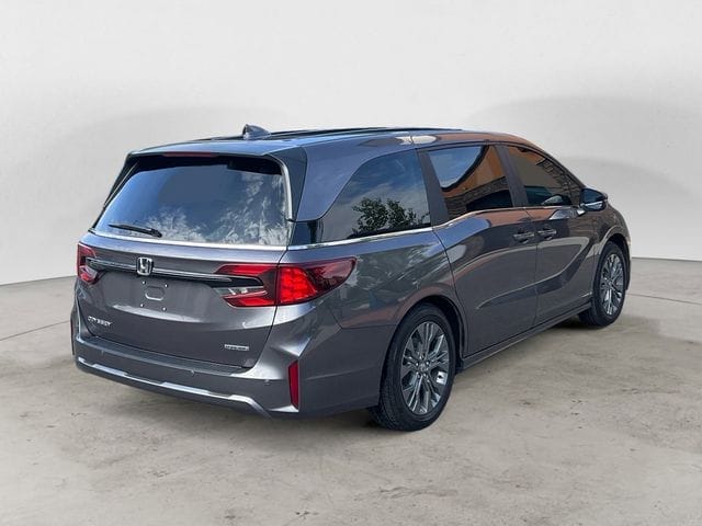 Used 2026 Honda Odyssey Touring 4D Passenger Van – 5FNRL6H83TB010068
