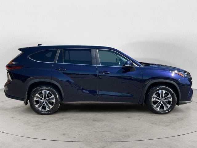 Used 2024 Toyota Highlander XLE 4D Sport Utility – 5TDKDRBH7RS556515
